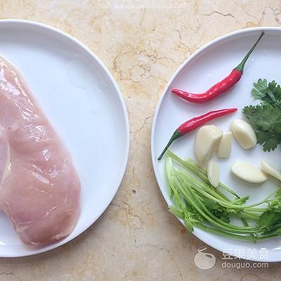 凉拌鸡丝的做法，凉拌鸡的制作方法和配料窍门（万用凉拌汁：凉拌鸡丝）