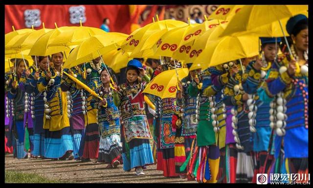 彝族的节日有哪些，少数民族彝族的节日有哪些（布拖彝族火把节）