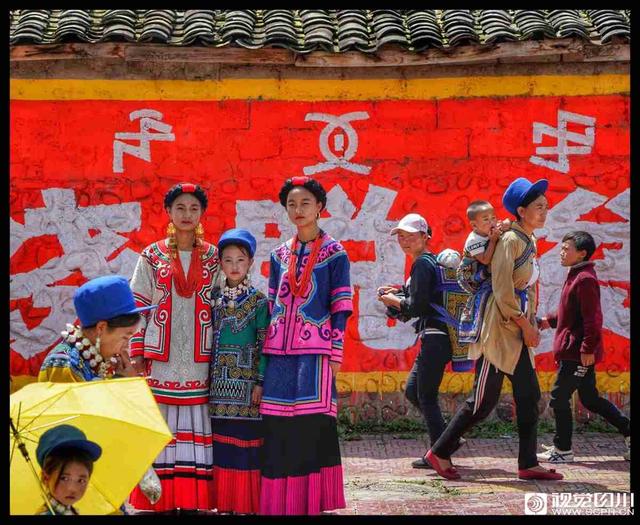 彝族的节日有哪些，少数民族彝族的节日有哪些（布拖彝族火把节）