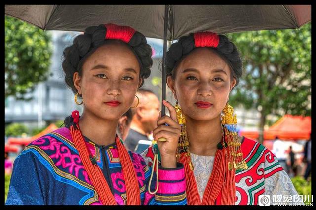 彝族的节日有哪些，少数民族彝族的节日有哪些（布拖彝族火把节）