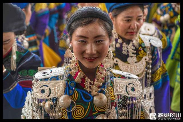 彝族的节日有哪些，少数民族彝族的节日有哪些（布拖彝族火把节）