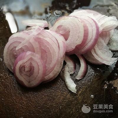 拌鸡丝的家常做法，凉拌鸡丝的做法步骤（老干妈拌鸡丝的做法）