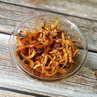 拌鸡丝的家常做法，凉拌鸡丝的做法步骤（老干妈拌鸡丝的做法）