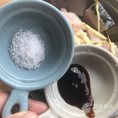 豆豉蒸鱼，豆豉蒸鱼酱油（快手菜，豉汁蒸鱼块）