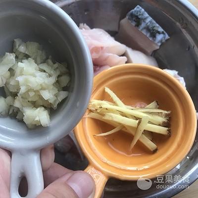 豆豉蒸鱼，豆豉蒸鱼酱油（快手菜，豉汁蒸鱼块）
