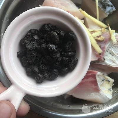 豆豉蒸鱼，豆豉蒸鱼酱油（快手菜，豉汁蒸鱼块）