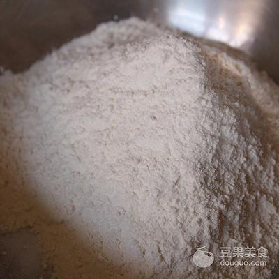 自制凉皮的做法，家庭自制凉皮做法（自制手工凉皮的做法）
