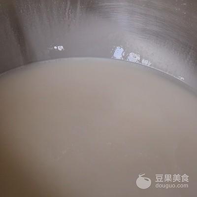 自制凉皮的做法，家庭自制凉皮做法（自制手工凉皮的做法）