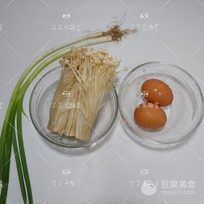 金针菇怎么炒鸡蛋，葱香蛋炒金针菇的做法