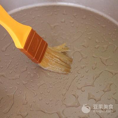 自制凉皮的做法，家庭自制凉皮做法（自制手工凉皮的做法）