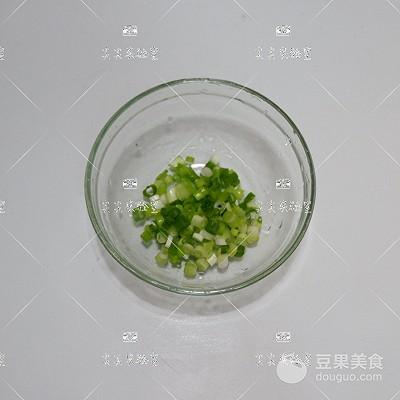 金针菇怎么炒鸡蛋，葱香蛋炒金针菇的做法