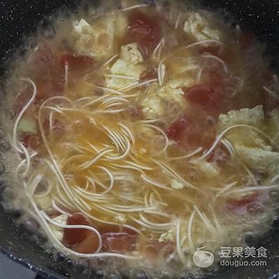 鸡蛋面汤怎么做，番茄鸡蛋汤面的做法