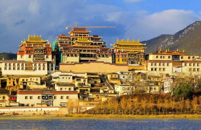 去丽江古城要多少钱，丽江旅游得多少费用（去丽江玩需要花多少钱）