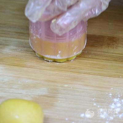 流心月饼的做法，流心月饼做法（流心月饼不可错过）