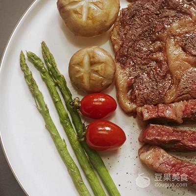 烤牛排的做法，牛排的制作方法和步骤（澳洲原汁烤牛排的做法）