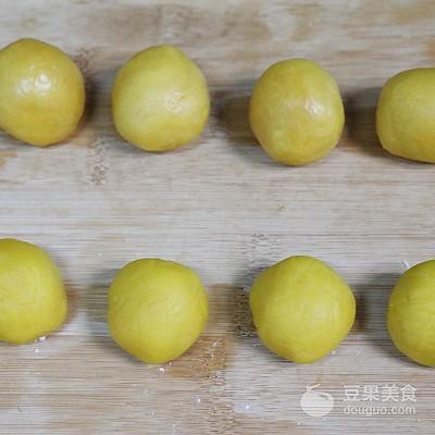 流心月饼的做法，流心月饼做法（流心月饼不可错过）