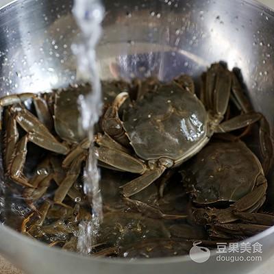 螃蟹怎么做好吃清蒸螃蟹，清蒸螃蟹的蘸料做法（清蒸蟹也有有方法）