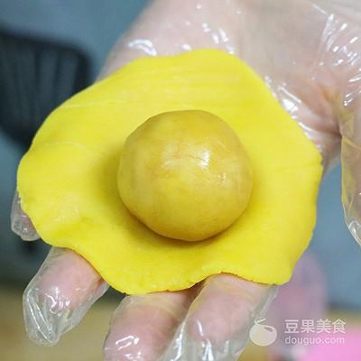 流心月饼的做法，流心月饼做法（流心月饼不可错过）