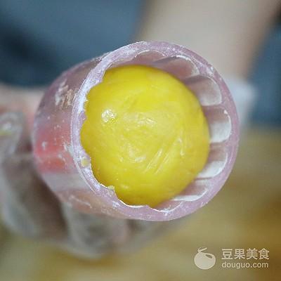 流心月饼的做法，流心月饼做法（流心月饼不可错过）