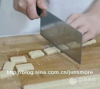 蜜三刀是哪里的特产，徐州人过年吃什么菜（蜜三刀的做法）