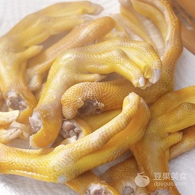 田螺鸭脚煲的做法，田螺鸭爪的做法（广西人做暖煲煲）