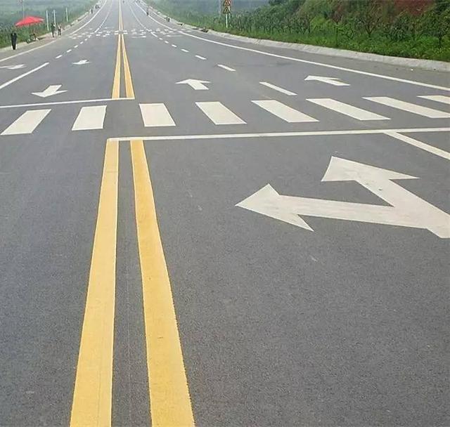 交通路牌什么颜色表示什么标志，路牌标志应该是什么颜色（交通信号那些事儿，你都知道吗）