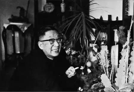 老舍先生的简介，老舍一些印象简介（那些从来就不该被忘却的——老舍之死）