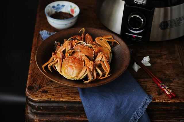 螃蟹怎么做好吃清蒸螃蟹，清蒸螃蟹的蘸料做法（清蒸蟹也有有方法）