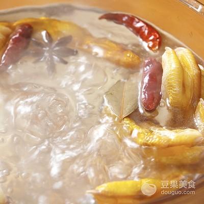 田螺鸭脚煲的做法，田螺鸭爪的做法（广西人做暖煲煲）