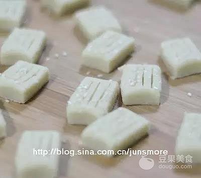 蜜三刀是哪里的特产，徐州人过年吃什么菜（蜜三刀的做法）