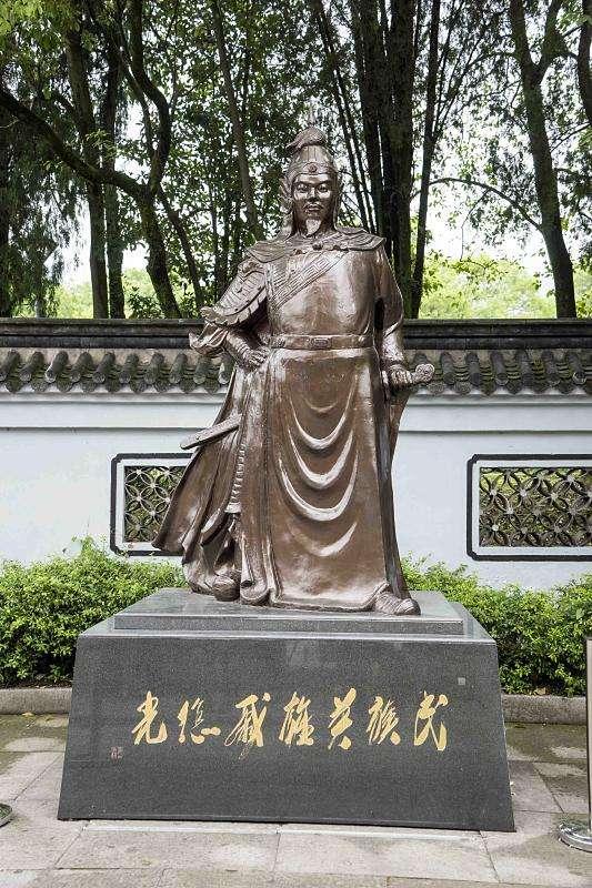 张居正之死，张居正之死与戚继光的尴尬（张居正的悲惨命运）