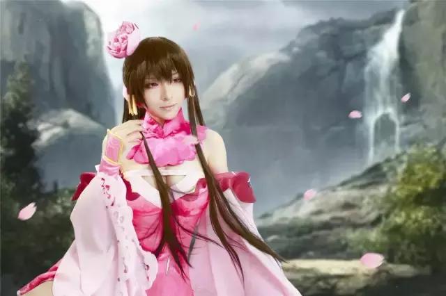 宋婷玉,炎日岛负责人,玄天盟盟主宋禹的女儿,擅长魅惑意境,现武者境界