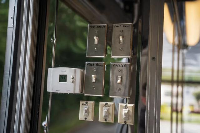 gta5改装车，gta5怎么改装车（ 让露营变野奢自带车库的超豪华房车）