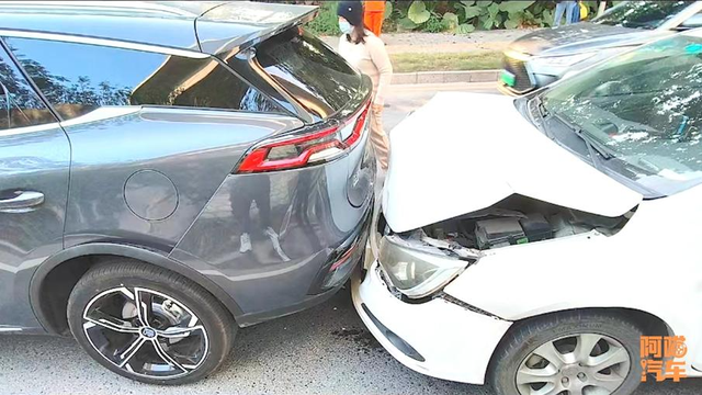 车被撞了只赔修车费吗，车被撞了只赔修车费吗不陪怎么办（车子被人撞了可以不要他赔）