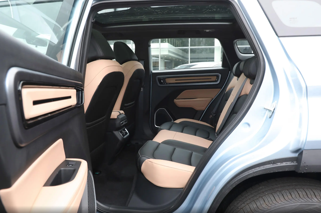 吉利icon多少钱，吉利ICON2021款5座最低多少钱可以落地（带你看吉利ICON）