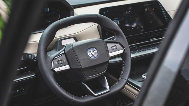 cs是什么材质，crocs是什么材质（长安第二代CS55PLUS）