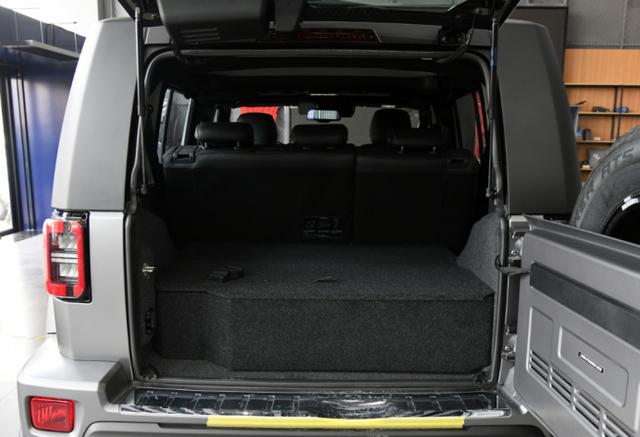 北京吉普多少钱，北京吉普bj40多少钱（兼具家用性和越野性）