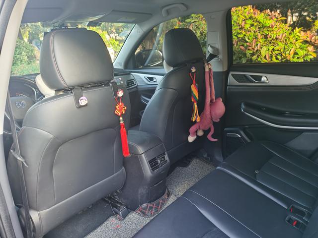 更换雨刮方法，更换雨刮的方法（给爱车更换雨刮）