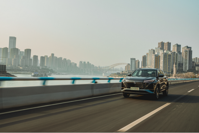 地板油对车有伤害吗，地板油对发动机有伤害吗（2.0T踩地板油是什么体验）