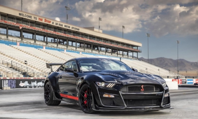 野马眼镜蛇跑车报价，福特野马眼镜蛇报价（V8发动机+1000匹马力）