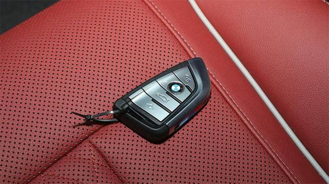 宝马奥迪奔驰这三款车哪个好，宝马奥迪奔驰这三款车哪个好30万（5系、A6L、E级火力比拼）