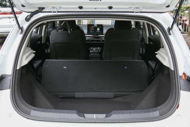 自动大灯和近光灯有什么区别，自动大灯与近光灯的区别（建议上班族开新能源汽车）