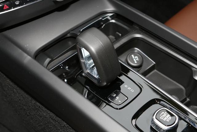 xc60沃尔沃2022款落地价，xc60降价18万（售价37.39-47.49万）