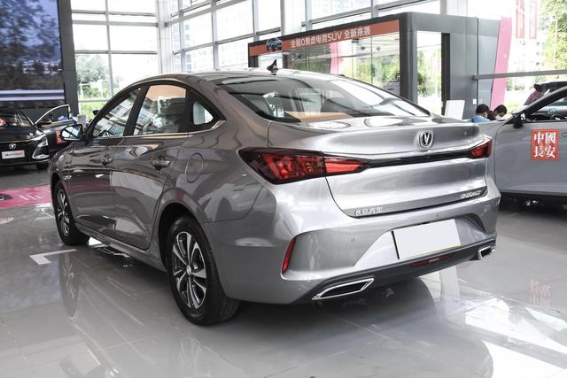 长安逸动怎么样，2014款长安逸动怎么样（空间又大的三厢家轿）