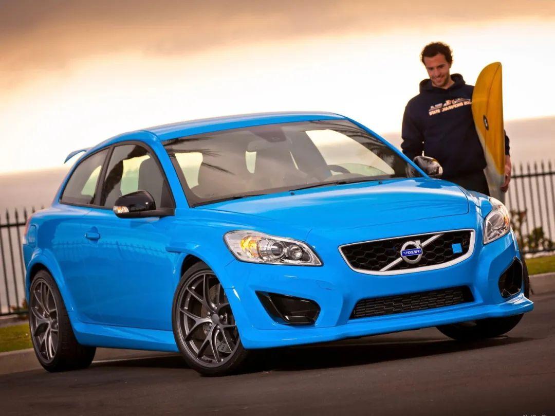 在国内销售过两款双门轿跑——c30和c70,c字母在沃尔沃体系中,是coupe