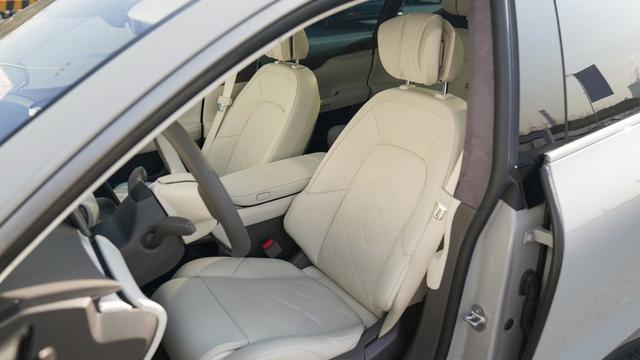 40万左右的车，适合女生开的40万左右的车（这些中大型轿车性价比出众）