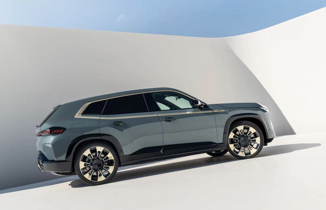 两个m重叠的车标是什么车，两个M重叠的车标是什么车（但比Urus还猛）