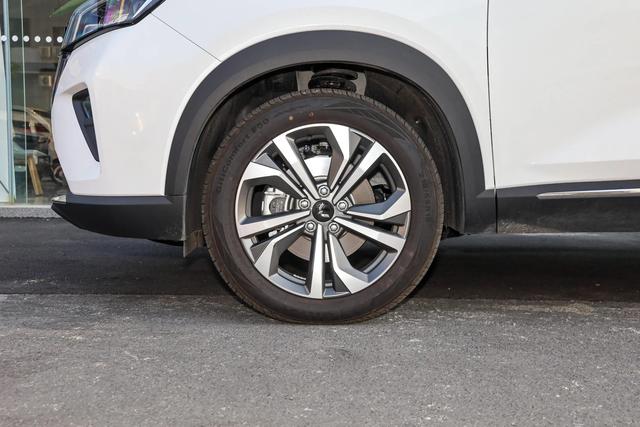 自动大灯和近光灯有什么区别，自动大灯与近光灯的区别（建议上班族开新能源汽车）