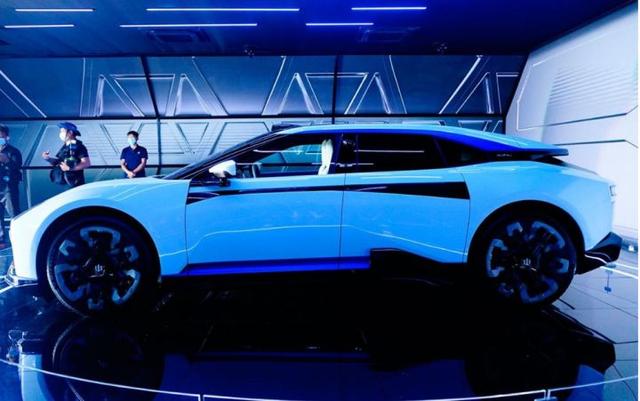 高端纯电轿车如何选？高合HiPhi Z对比特斯拉Model S