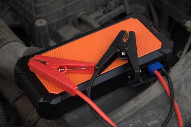 汽车没电怎么搭电，怎样给“电瓶没电”（新手必学的汽车搭电技巧）